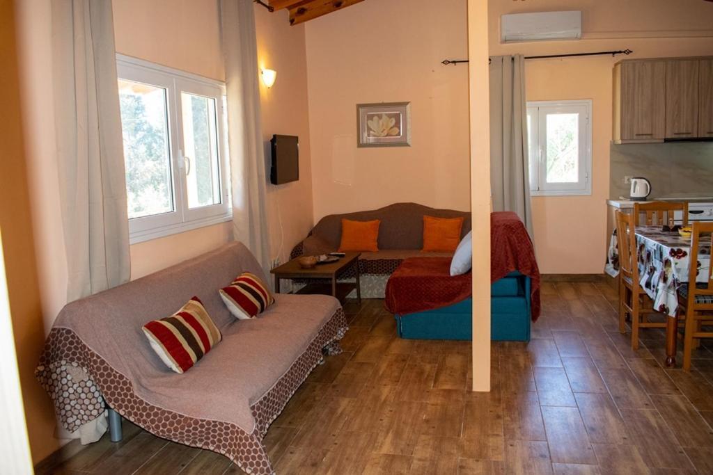 Takis & Eirini Family Apartments Perama  Ngoại thất bức ảnh