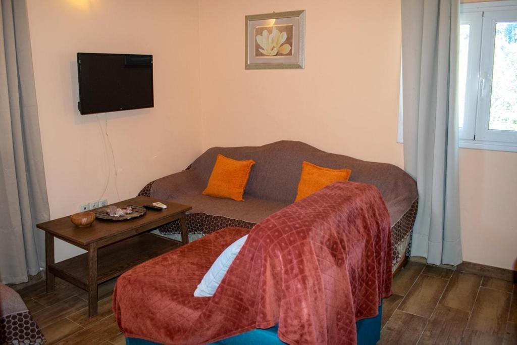 Takis & Eirini Family Apartments Perama  Ngoại thất bức ảnh