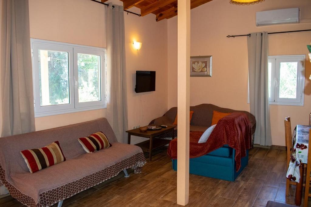 Takis & Eirini Family Apartments Perama  Ngoại thất bức ảnh