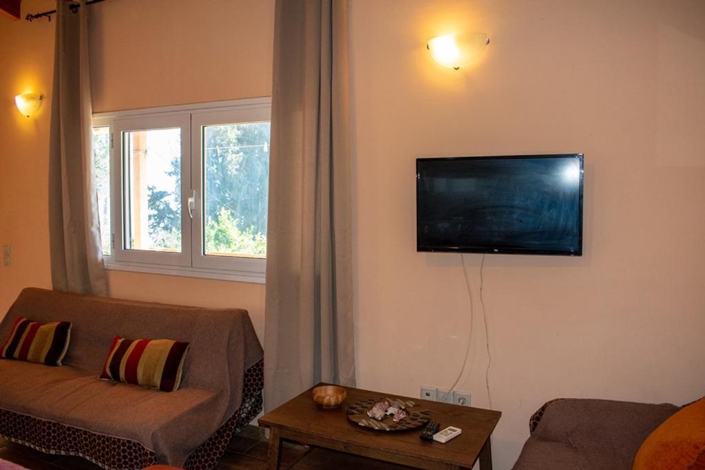 Takis & Eirini Family Apartments Perama  Ngoại thất bức ảnh