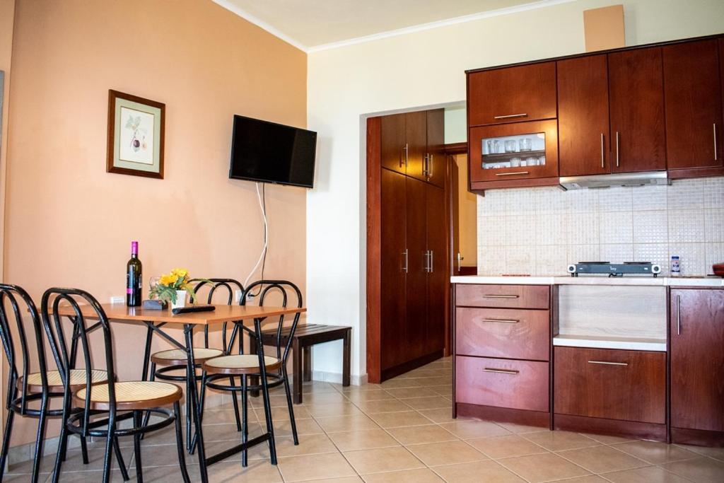 Takis & Eirini Family Apartments Perama  Ngoại thất bức ảnh