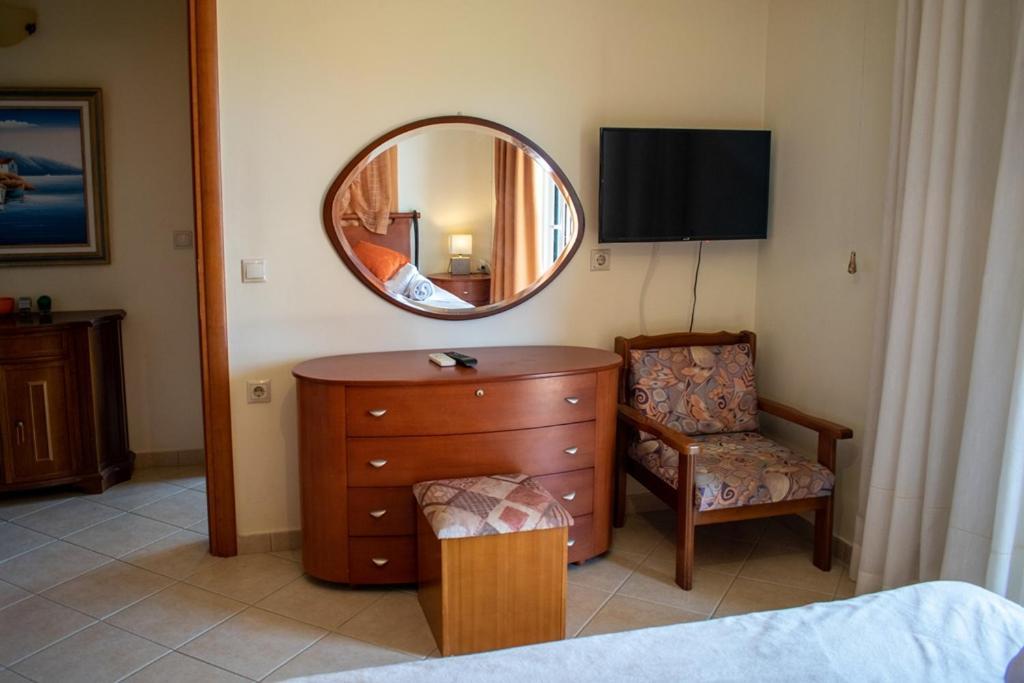 Takis & Eirini Family Apartments Perama  Ngoại thất bức ảnh