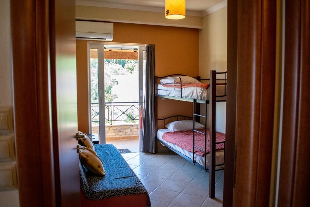 Takis & Eirini Family Apartments Perama  Ngoại thất bức ảnh