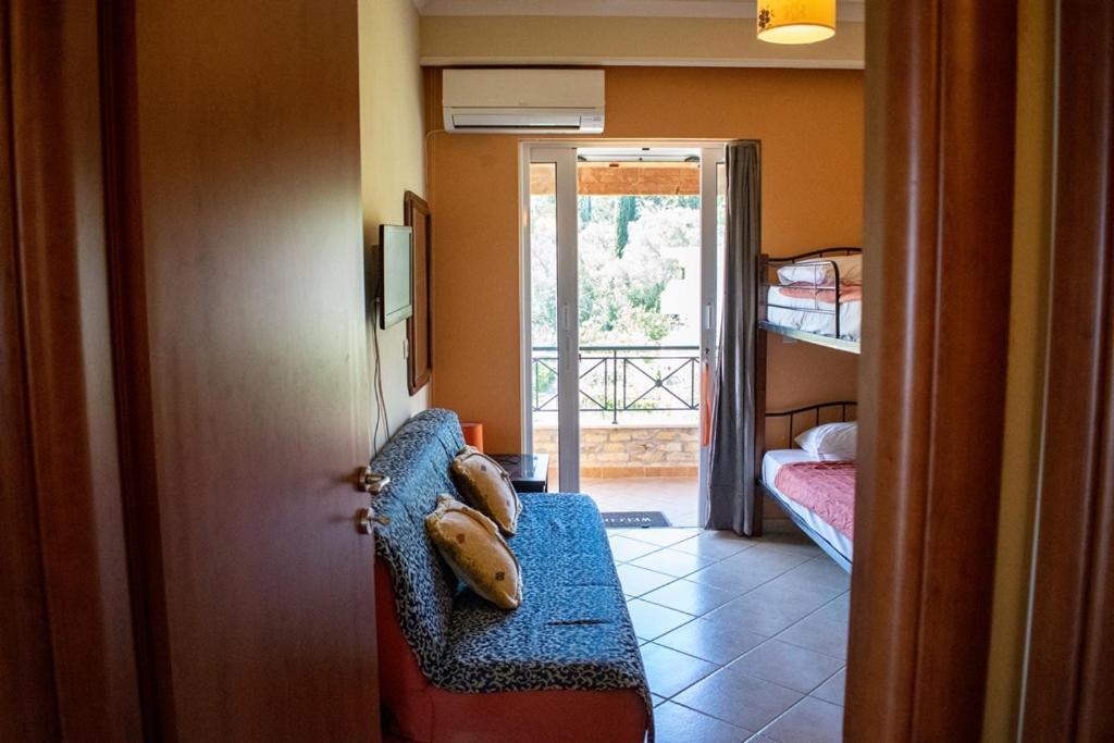 Takis & Eirini Family Apartments Perama  Ngoại thất bức ảnh