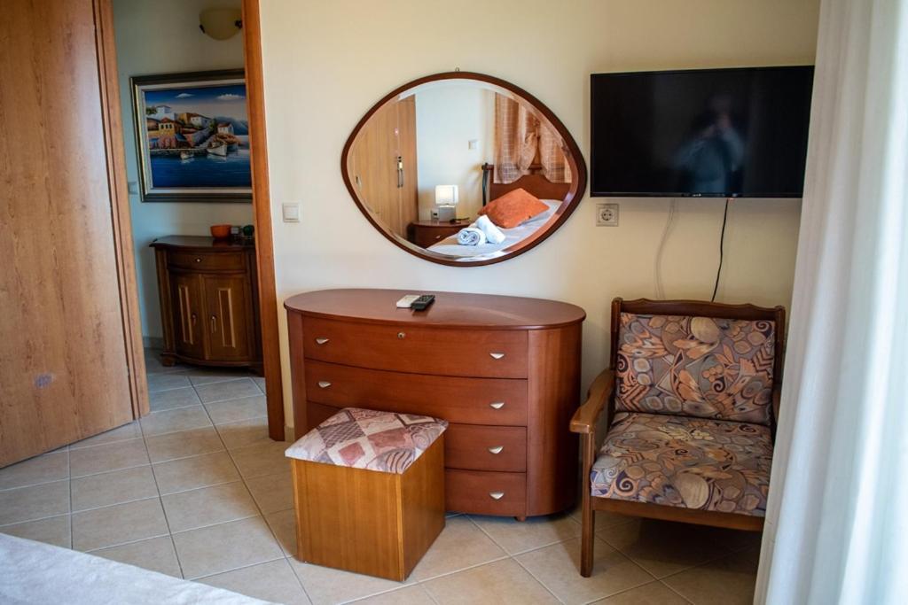 Takis & Eirini Family Apartments Perama  Ngoại thất bức ảnh