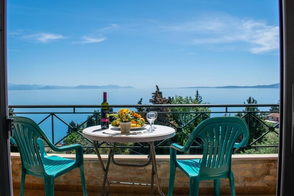 Takis & Eirini Family Apartments Perama  Ngoại thất bức ảnh
